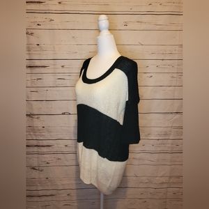 Banana Republic black and white color block sweater small